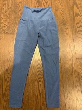 Beyond Yoga Heathered Slate Gray Leggings with Yellow Logo